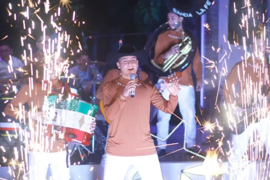 Serenata de grupo de musica popular